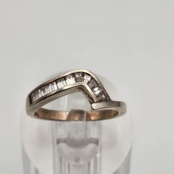 Sterling Silver & Cubic Zirconia Chevron Ring (7)